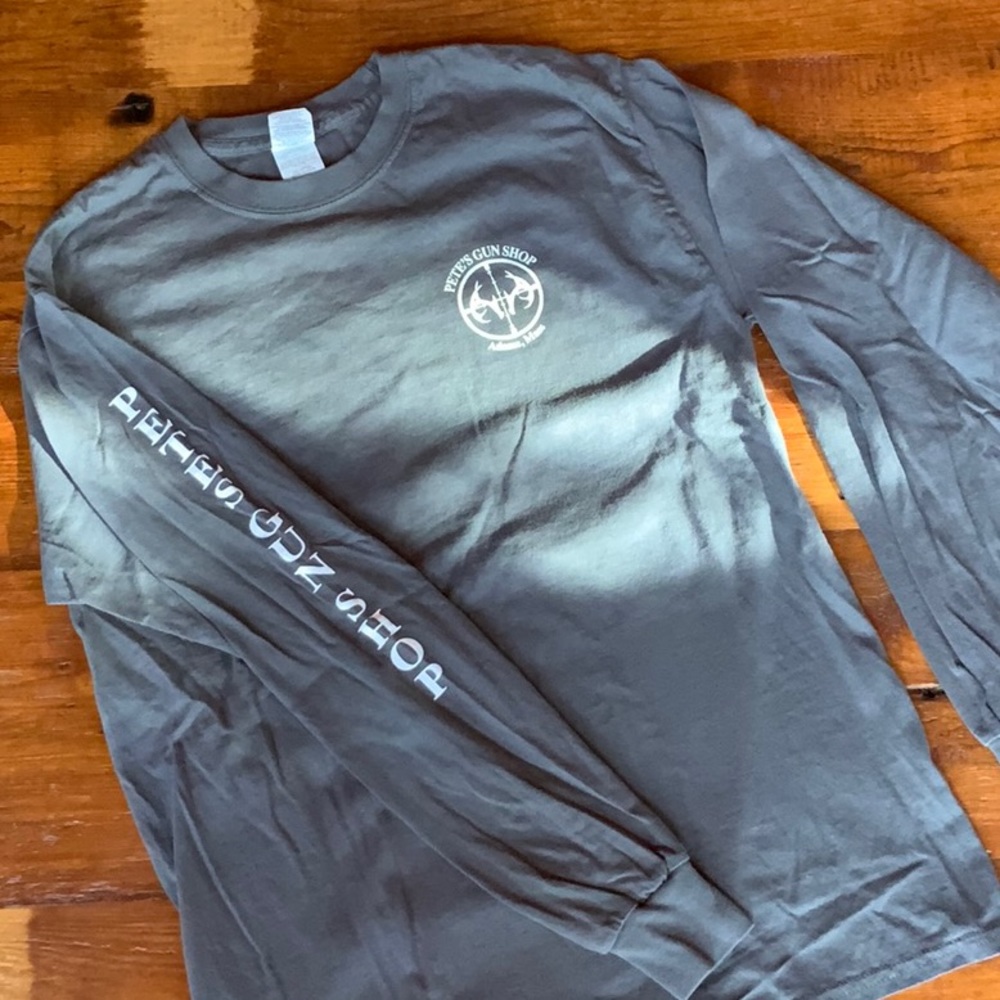 🔫 NWOT Pete’s Gun Shop Gray Long Sleeve M